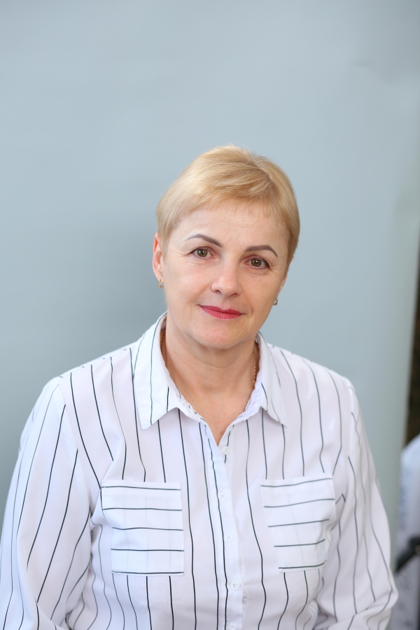 Попова Елена Анатольевна.